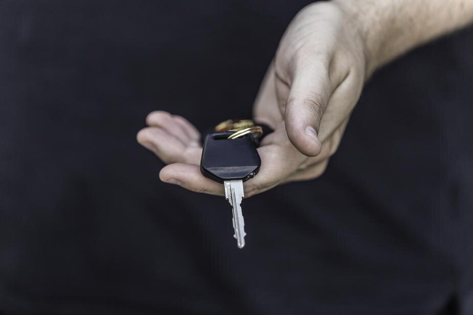 Lending your car: friendly helping hand or unjustified risk?